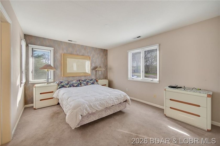 Beautiful Lake Views in this sought after well established - photo 29