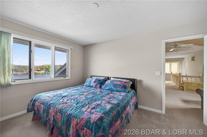 Beautiful Lake Views in this sought after well established - photo 31