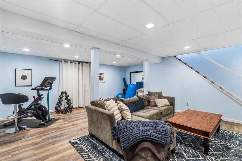 Nestled on a secluded, lushly landscaped three-quarter-acre - photo 32