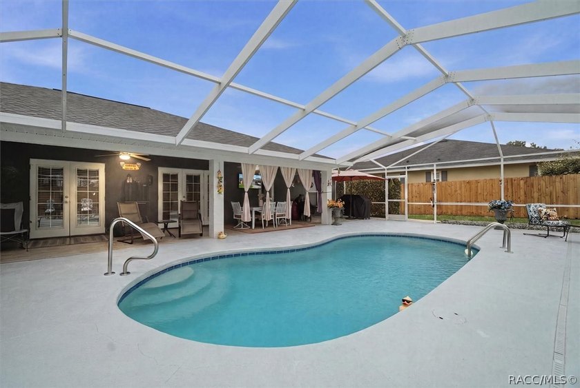 This recently updated interior and decor, well-maintained 3-bed - photo 33