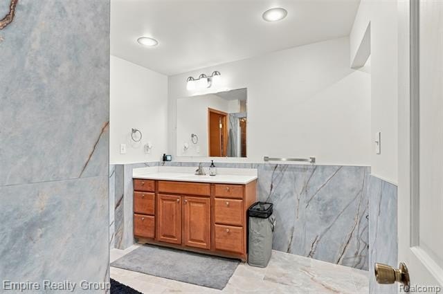 Stunning Luxury Lakefront Home on Belleville Lake Experience the - photo 33