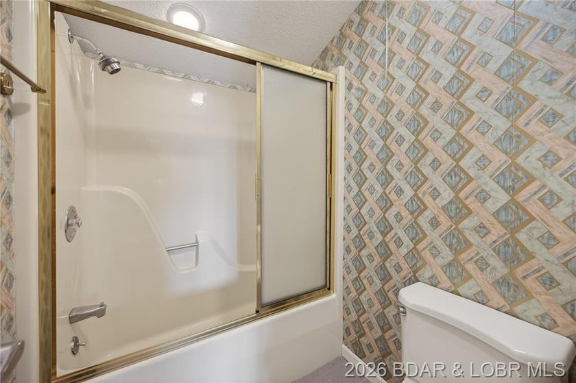 Beautiful Lake Views in this sought after well established - photo 34