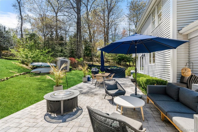 Nestled on a secluded, lushly landscaped three-quarter-acre - photo 34