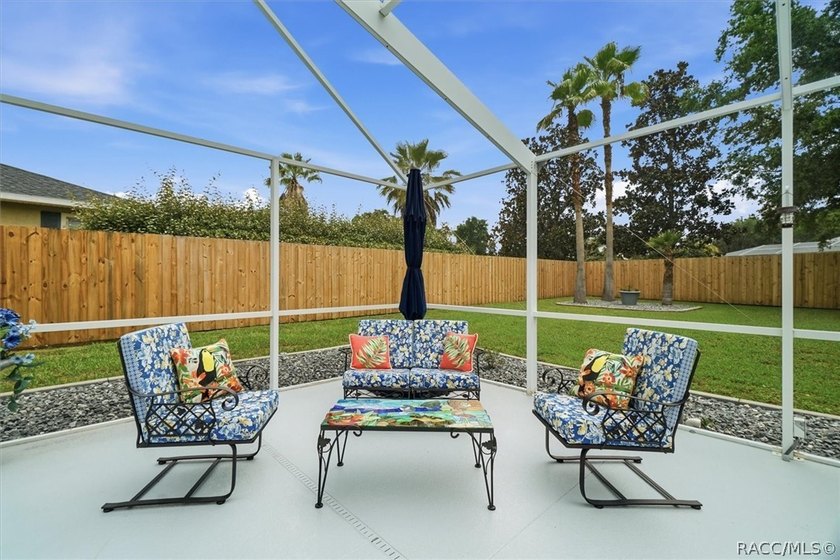 This recently updated interior and decor, well-maintained 3-bed - photo 34
