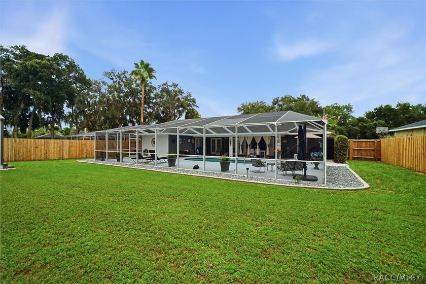 This recently updated interior and decor, well-maintained 3-bed - photo 37