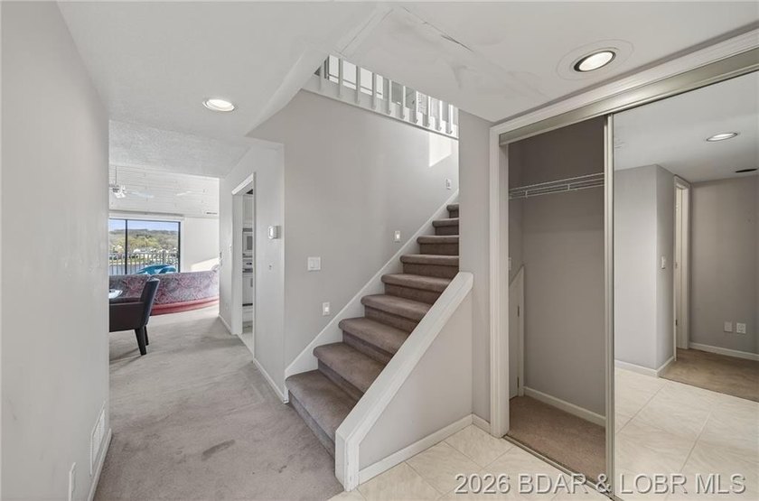 Beautiful Lake Views in this sought after well established - photo 41