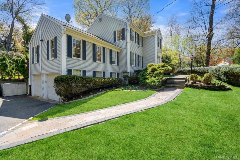 Nestled on a secluded, lushly landscaped three-quarter-acre - photo 41