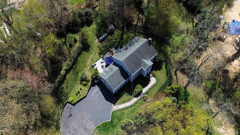 Nestled on a secluded, lushly landscaped three-quarter-acre - photo 42