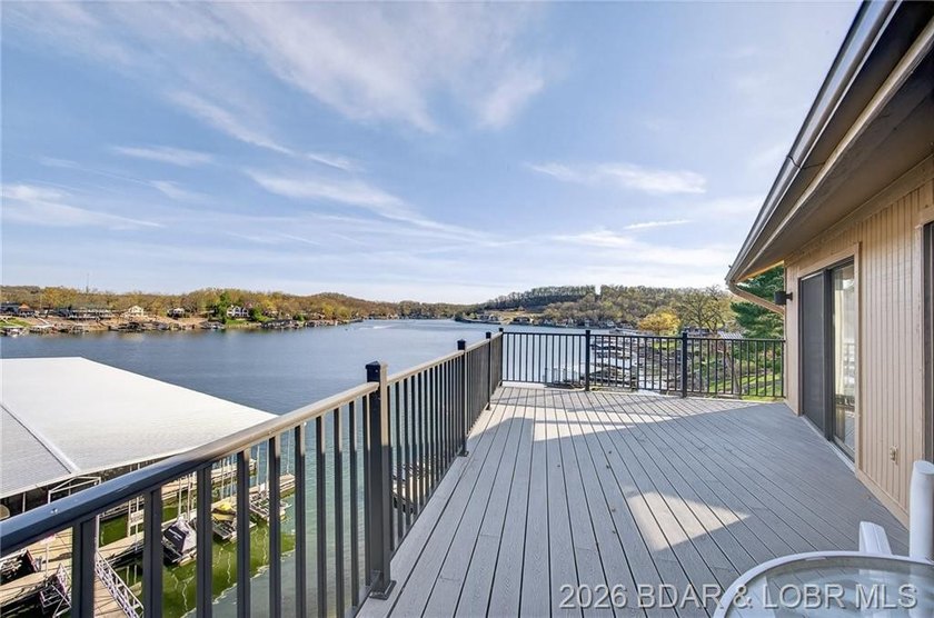 Beautiful Lake Views in this sought after well established - photo 45