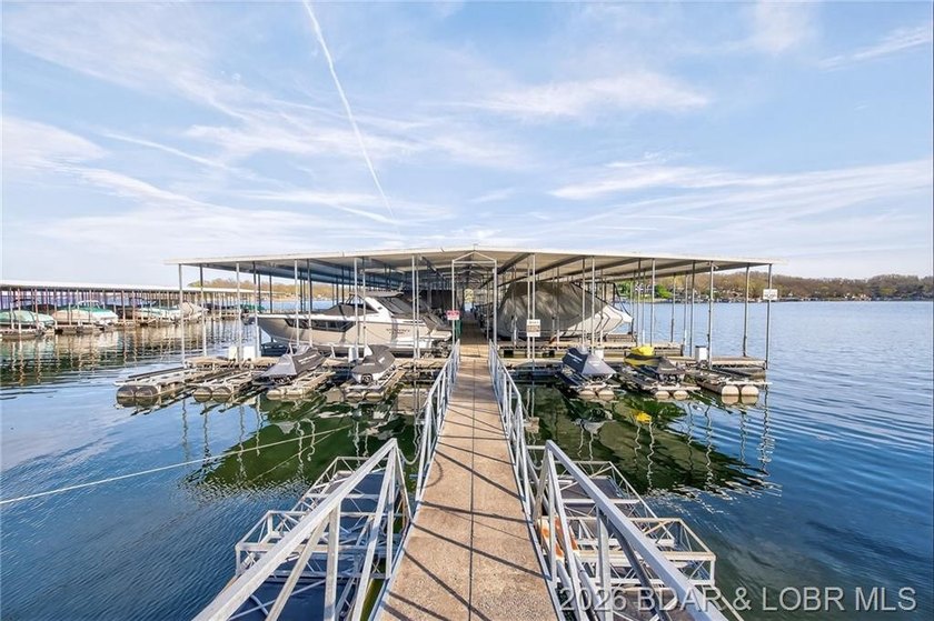 Beautiful Lake Views in this sought after well established - photo 46