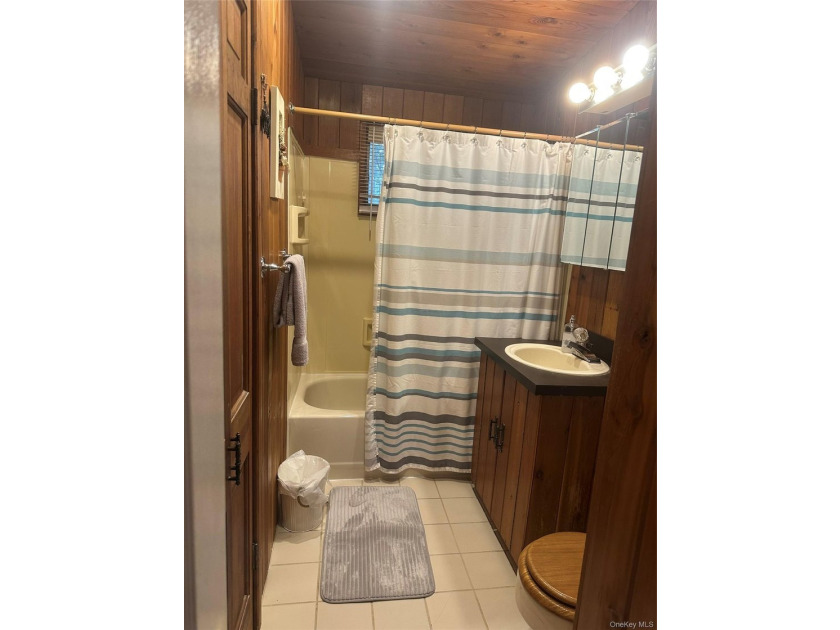 Don't miss this well-maintained ranch offers 3 bedrooms, 2 full - photo 8