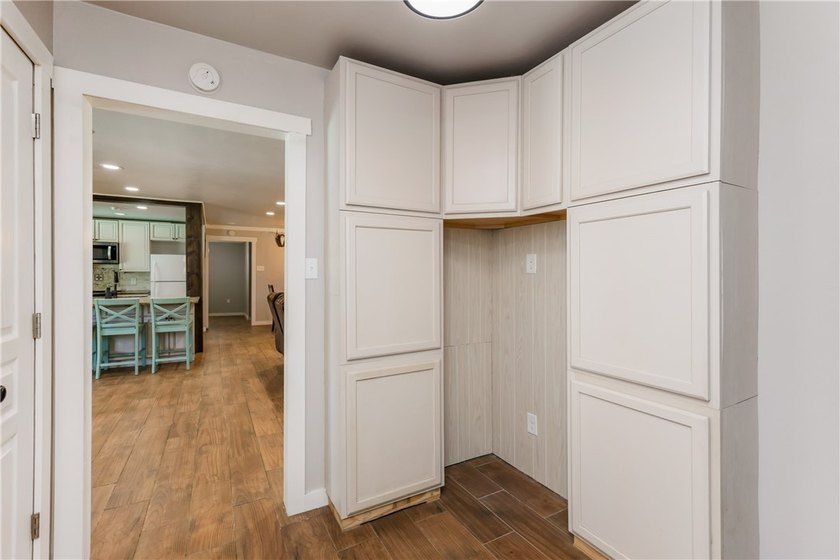 Welcome to 3701 Waldron Road! This renovated 3 bedroom, 2 - photo 28