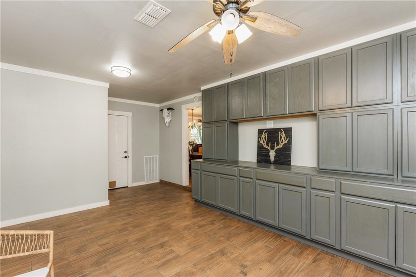 Welcome to 3701 Waldron Road! This renovated 3 bedroom, 2 - photo 29