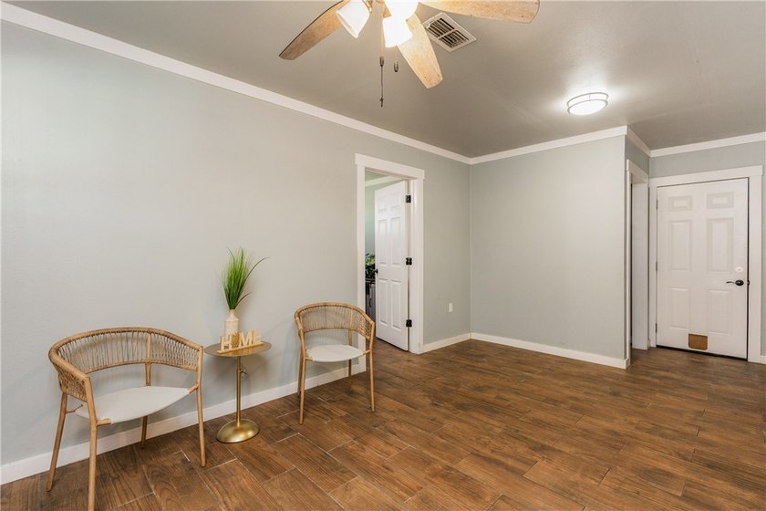 Welcome to 3701 Waldron Road! This renovated 3 bedroom, 2 - photo 30