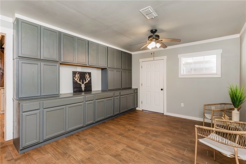 Welcome to 3701 Waldron Road! This renovated 3 bedroom, 2 - photo 31