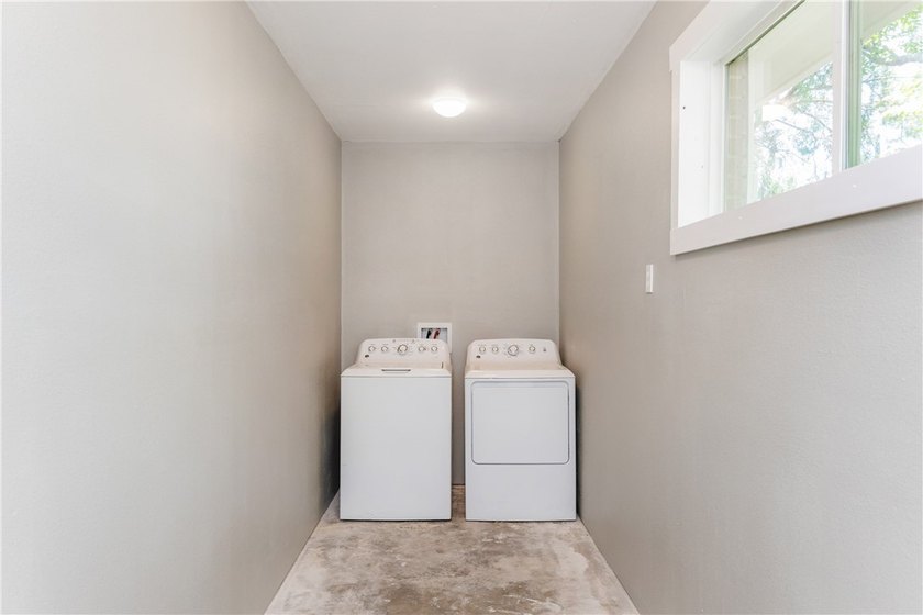 Welcome to 3701 Waldron Road! This renovated 3 bedroom, 2 - photo 34