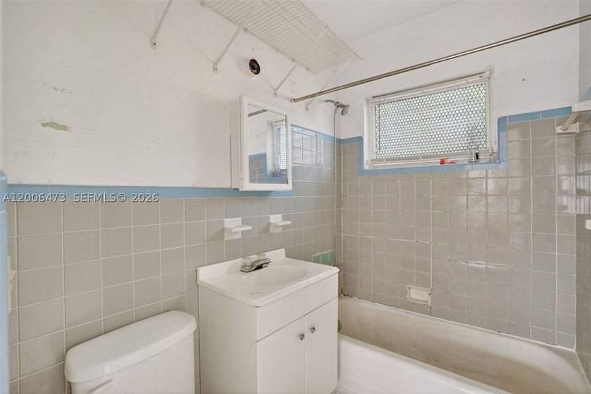 Excellent investment opportunity in Miami. This 5-unit - photo 11