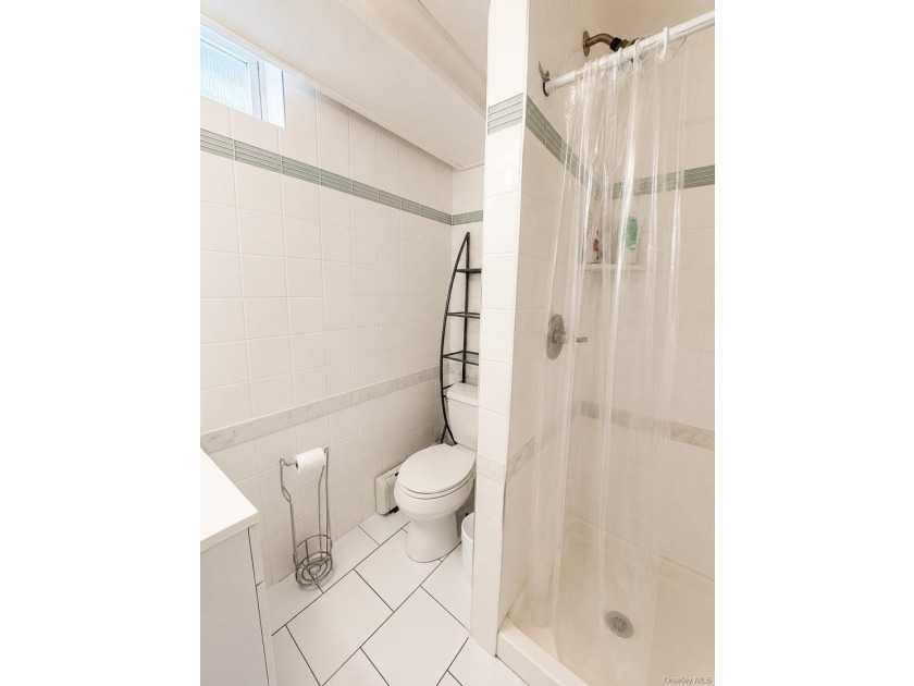 Welcome to this move-in-ready house. Filled with natural - photo 15