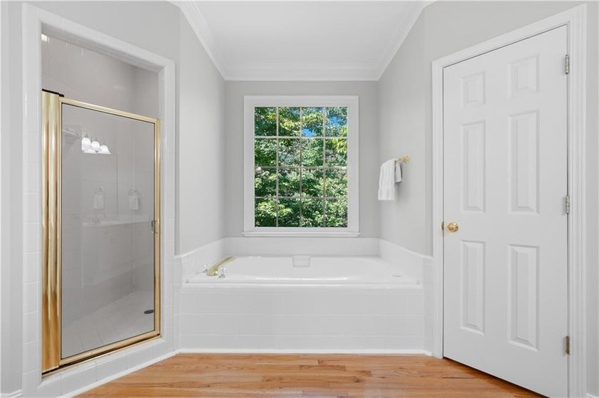 Welcome home to a stunning, fully updated 4-bedroom, 3.5-bath - photo 36