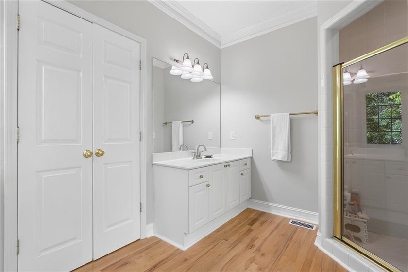 Welcome home to a stunning, fully updated 4-bedroom, 3.5-bath - photo 41