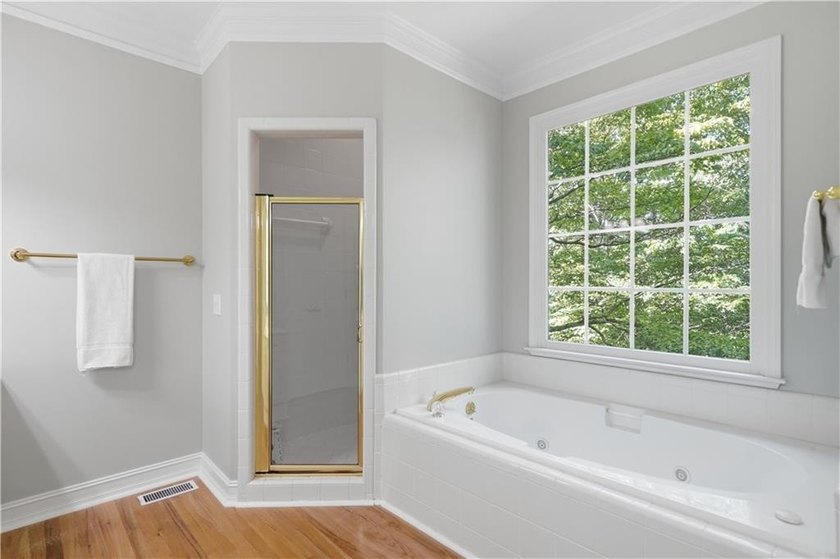 Welcome home to a stunning, fully updated 4-bedroom, 3.5-bath - photo 43