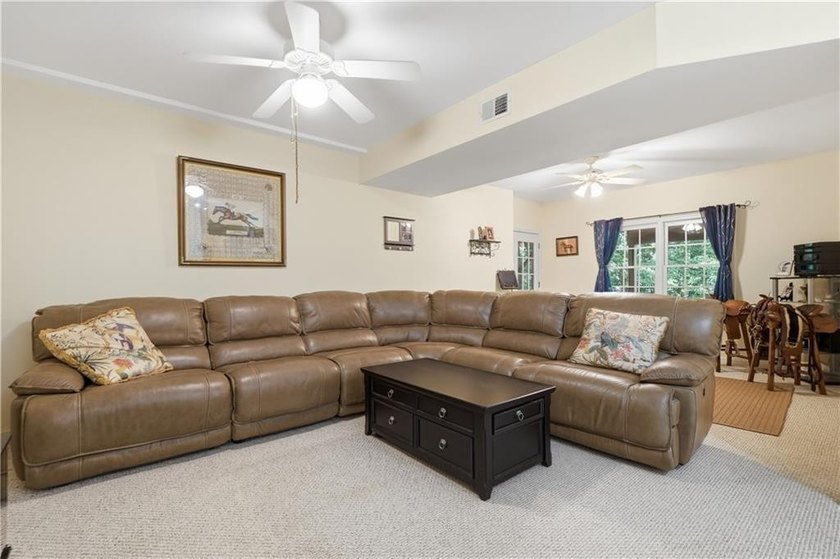 Welcome home to a stunning, fully updated 4-bedroom, 3.5-bath - photo 50