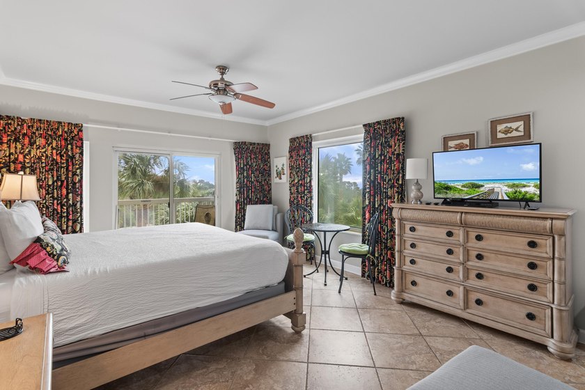 Welcoming FULLY FURNISHED 3 bedroom/3 bathroom end unit at the - photo 15