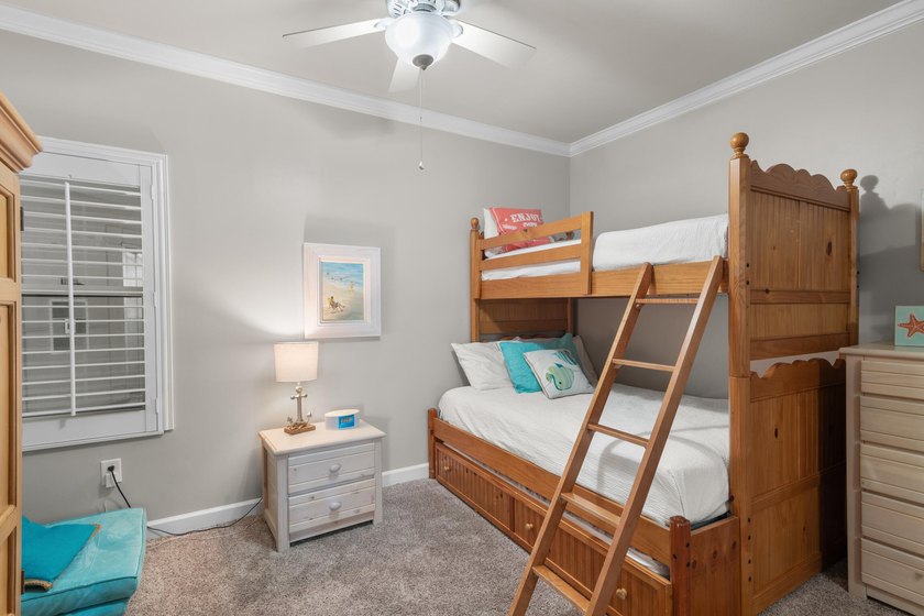 Welcoming FULLY FURNISHED 3 bedroom/3 bathroom end unit at the - photo 22