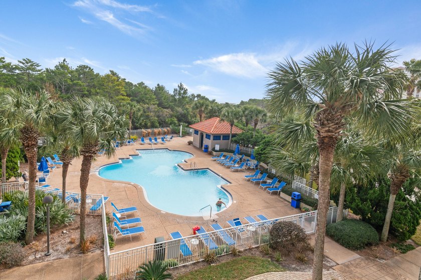Welcoming FULLY FURNISHED 3 bedroom/3 bathroom end unit at the - photo 25
