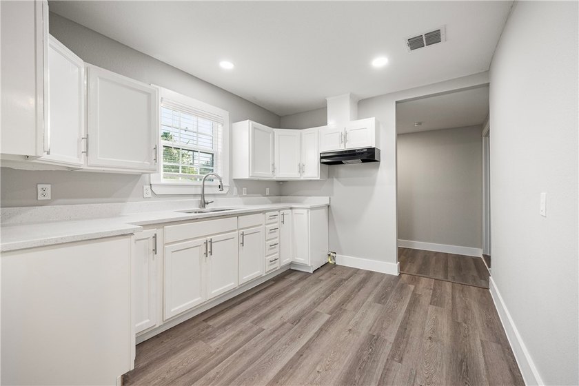 Over 2400 Sqare feet!!! Pictures do no justice to this home - photo 9