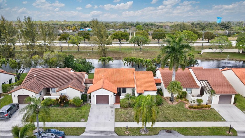 Welcome to this beautiful 3-bedroom, 2-bath residence located in - photo 2