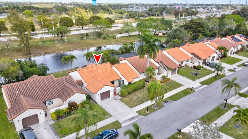 Welcome to this beautiful 3-bedroom, 2-bath residence located in - photo 3