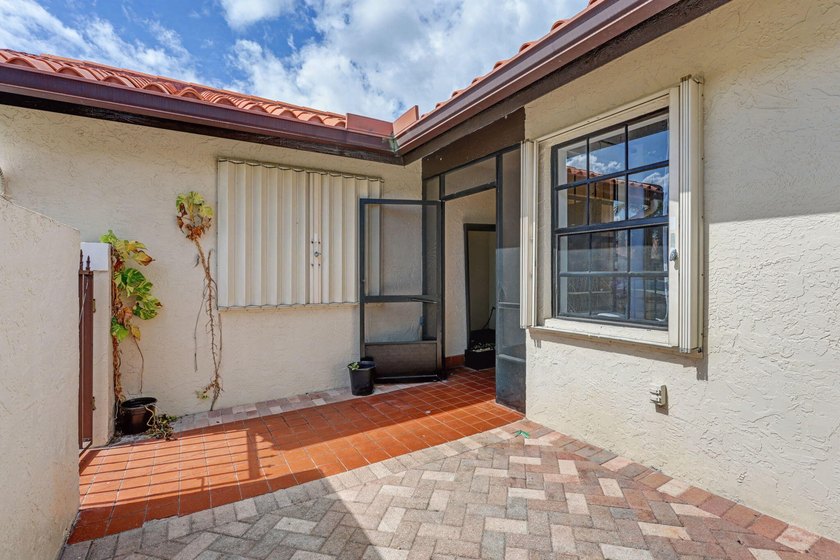 Welcome to this beautiful 3-bedroom, 2-bath residence located in - photo 5
