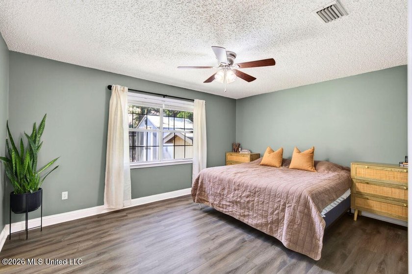 Welcome HOME! This well-maintained 3-bedroom, 2-bath home offers - photo 16
