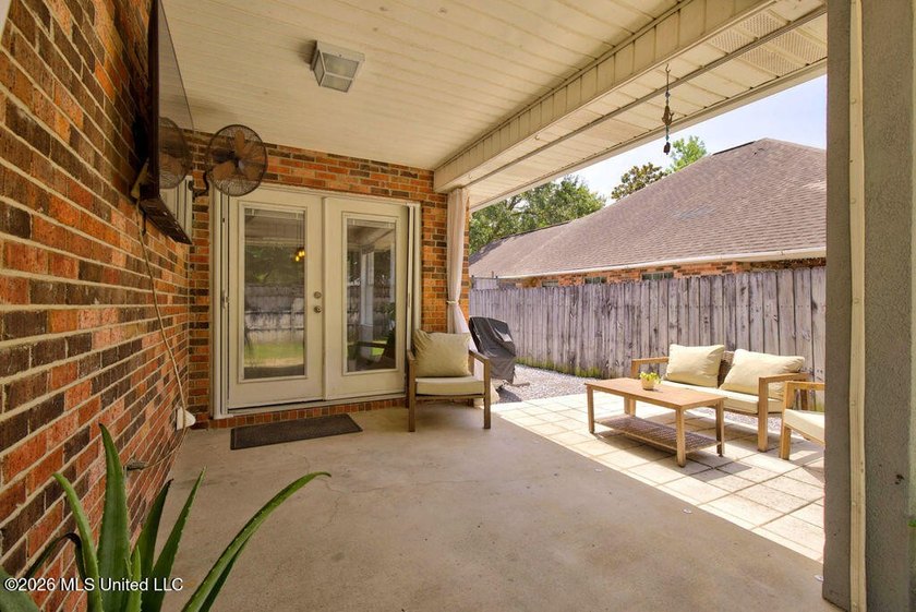 Welcome HOME! This well-maintained 3-bedroom, 2-bath home offers - photo 26