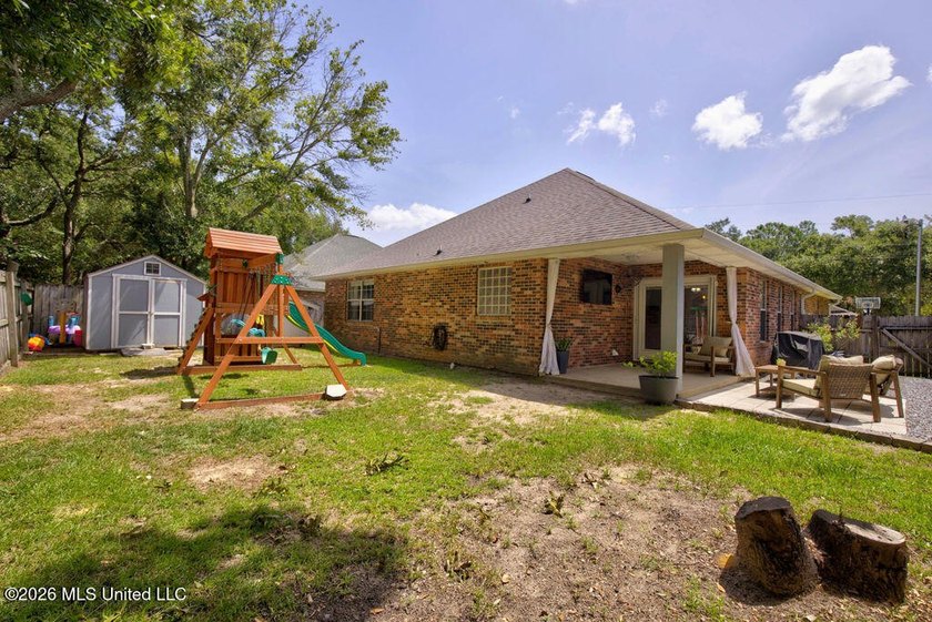 Welcome HOME! This well-maintained 3-bedroom, 2-bath home offers - photo 27