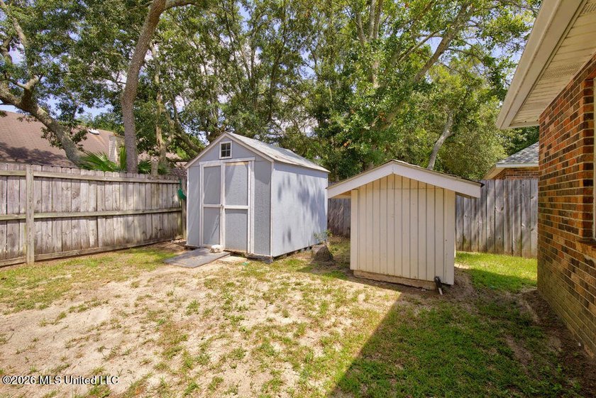 Welcome HOME! This well-maintained 3-bedroom, 2-bath home offers - photo 29