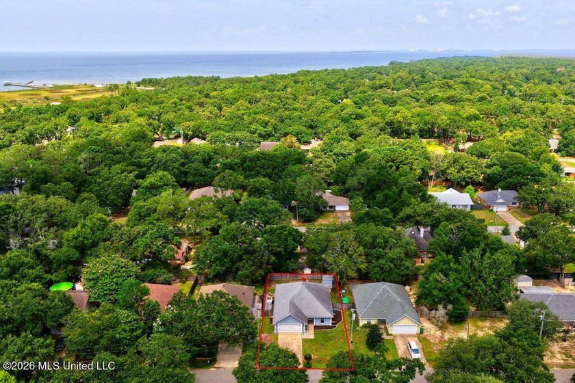 Welcome HOME! This well-maintained 3-bedroom, 2-bath home offers - photo 35