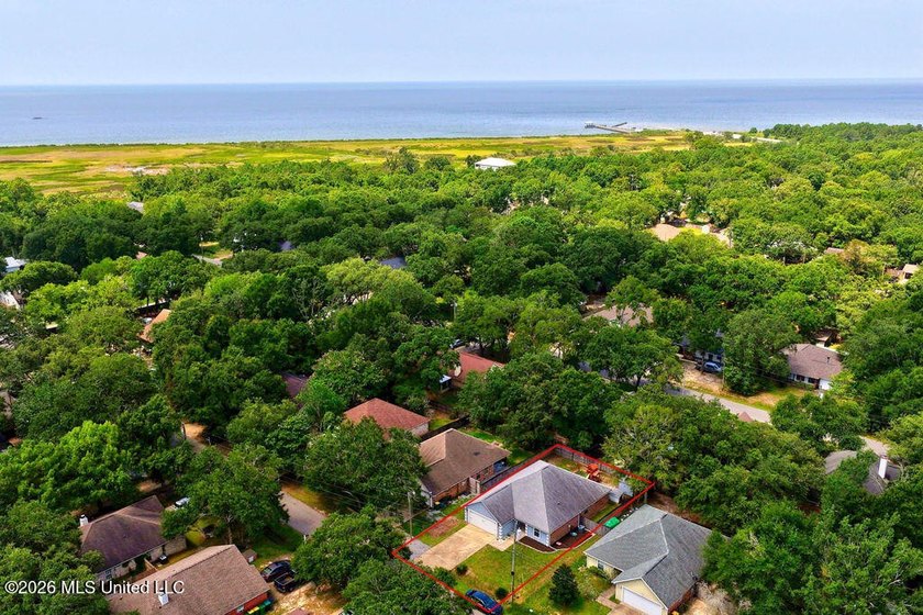 Welcome HOME! This well-maintained 3-bedroom, 2-bath home offers - photo 36