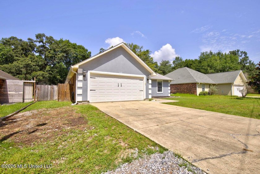 Welcome HOME! This well-maintained 3-bedroom, 2-bath home offers - photo 38