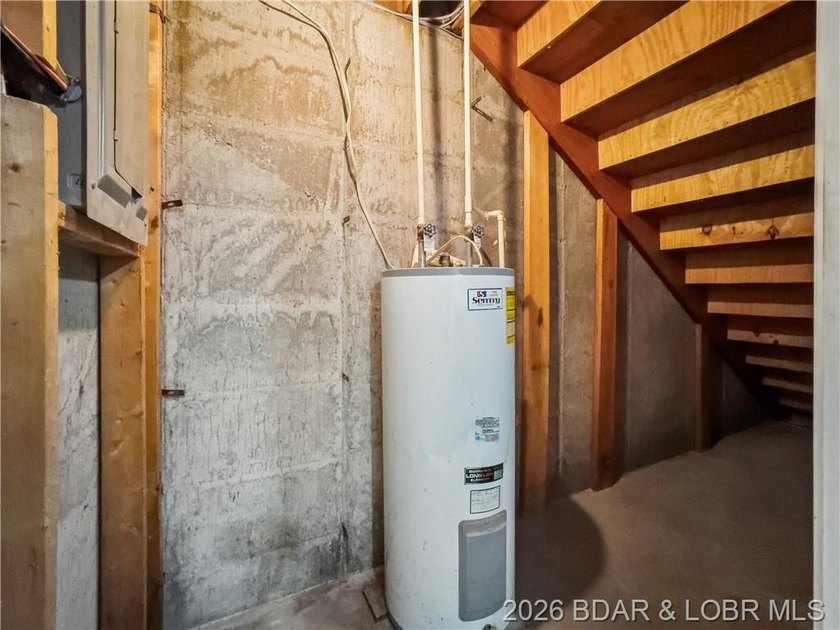 Completely rebuilt from the ground up, 5-bed, 3-bath home in - photo 41