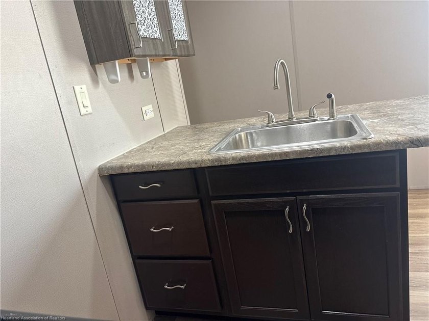 Welcome to easy Florida living! This 2023, 2-bedroom, 1-bath - photo 11