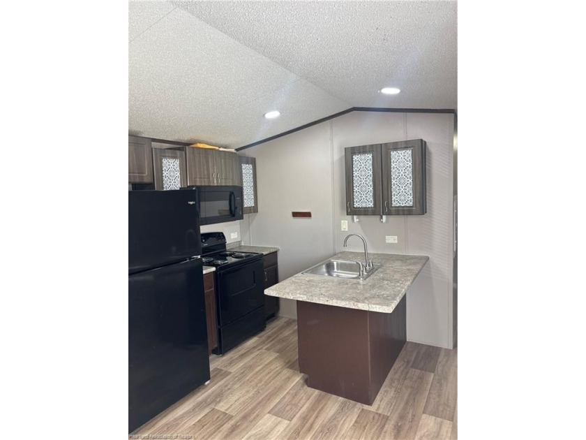 Welcome to easy Florida living! This 2023, 2-bedroom, 1-bath - photo 12