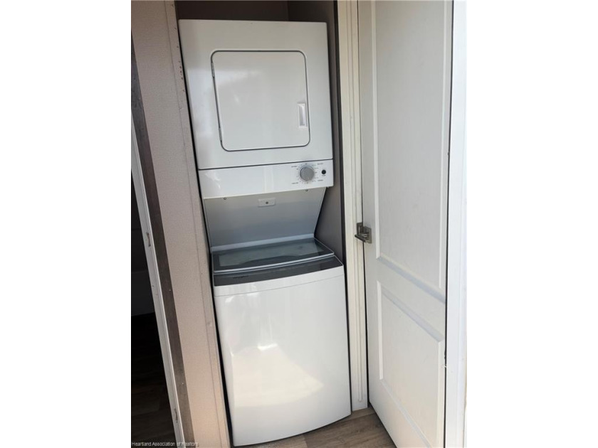 Welcome to easy Florida living! This 2023, 2-bedroom, 1-bath - photo 18