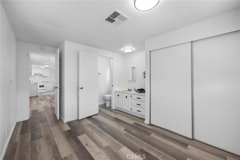** Recently Updated Spacious ** 2 bedroom, 2 bath Home is - photo 21
