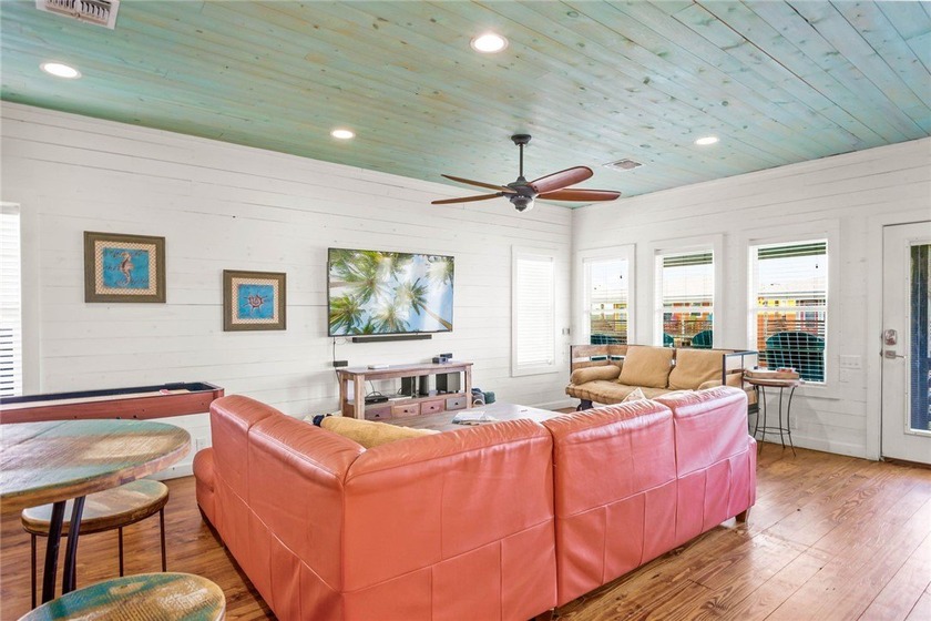 Welcome to your Gulf Coast escape! Nestled in the desirable - photo 4