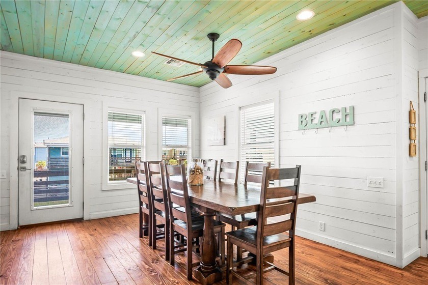 Welcome to your Gulf Coast escape! Nestled in the desirable - photo 5