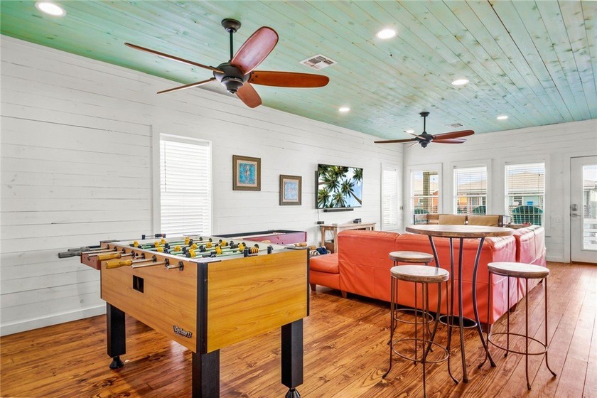 Welcome to your Gulf Coast escape! Nestled in the desirable - photo 6