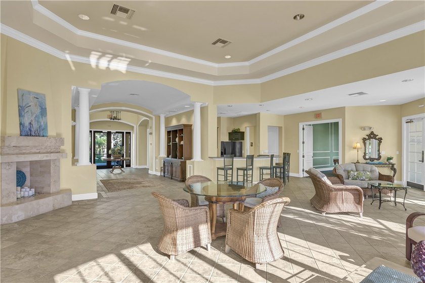Welcome to your dream condo! This 3bd, 2ba condo features a - photo 22