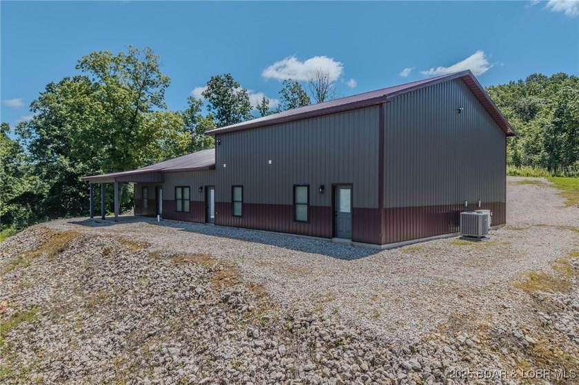 Spacious 1.20 acres and 80' of lakefront in a reg no wake cove - photo 24
